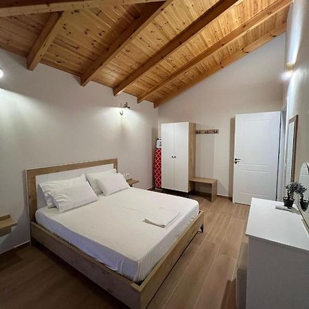 Amazing Familiar Apartments And Rooms Саранде Екстериор снимка