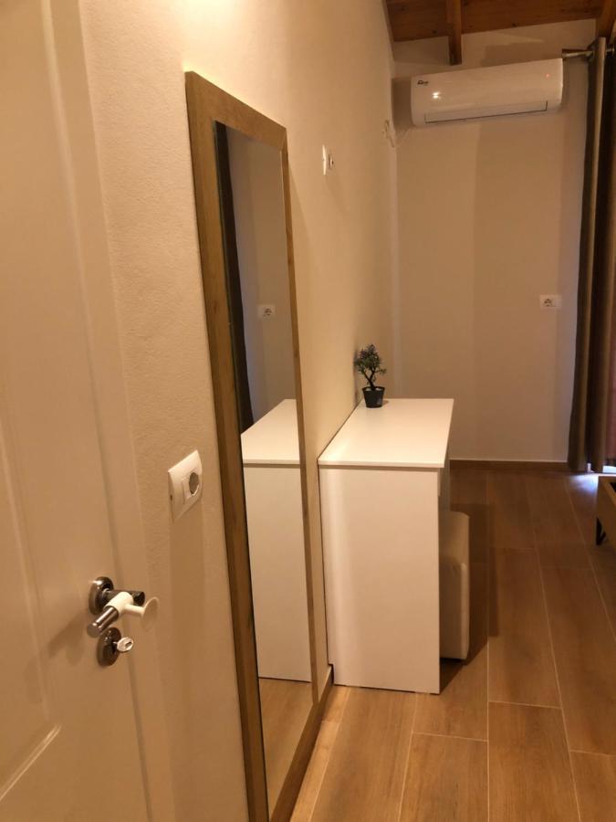Amazing Familiar Apartments And Rooms Саранде Екстериор снимка