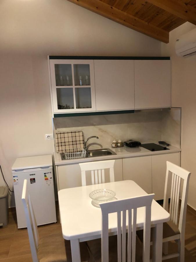Amazing Familiar Apartments And Rooms Саранде Екстериор снимка