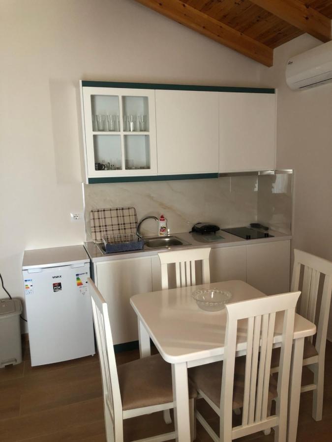 Amazing Familiar Apartments And Rooms Саранде Екстериор снимка