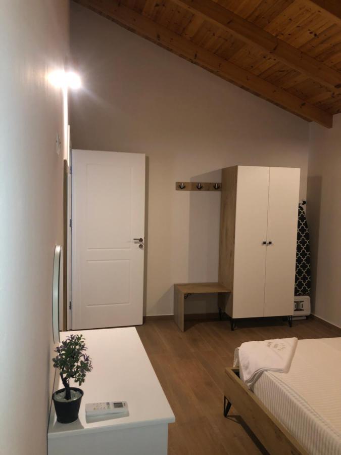 Amazing Familiar Apartments And Rooms Саранде Екстериор снимка