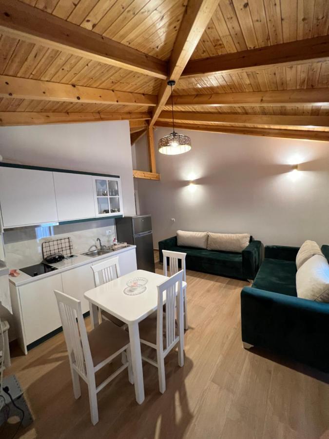 Amazing Familiar Apartments And Rooms Саранде Екстериор снимка
