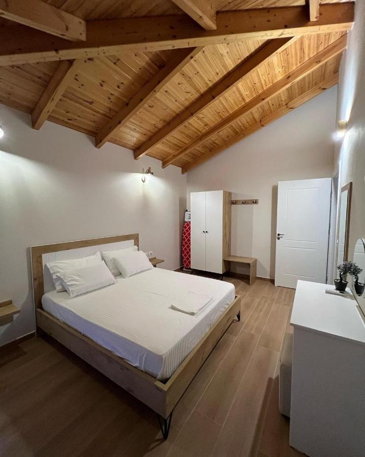 Amazing Familiar Apartments And Rooms Саранде Екстериор снимка