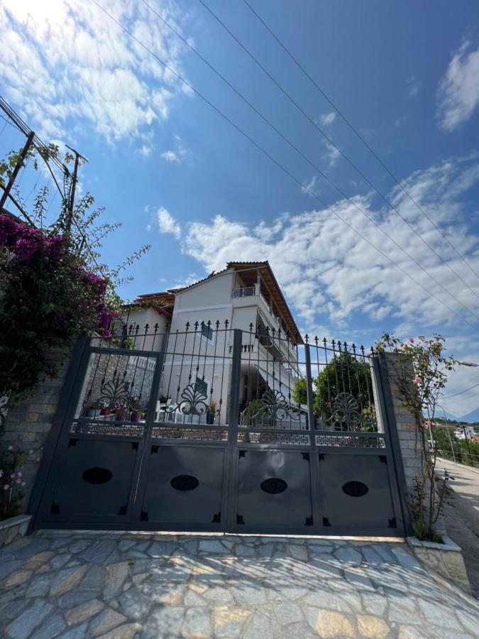 Amazing Familiar Apartments And Rooms Саранде Екстериор снимка