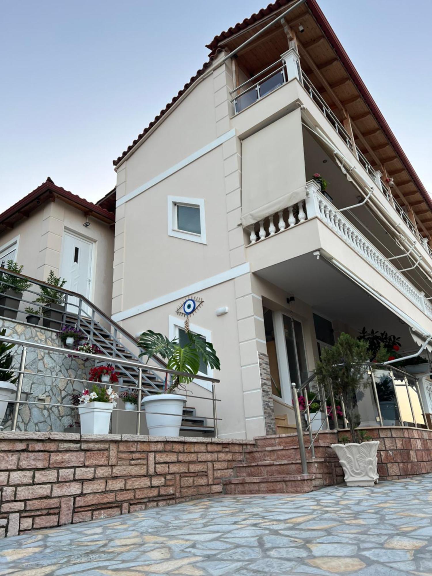 Amazing Familiar Apartments And Rooms Саранде Екстериор снимка