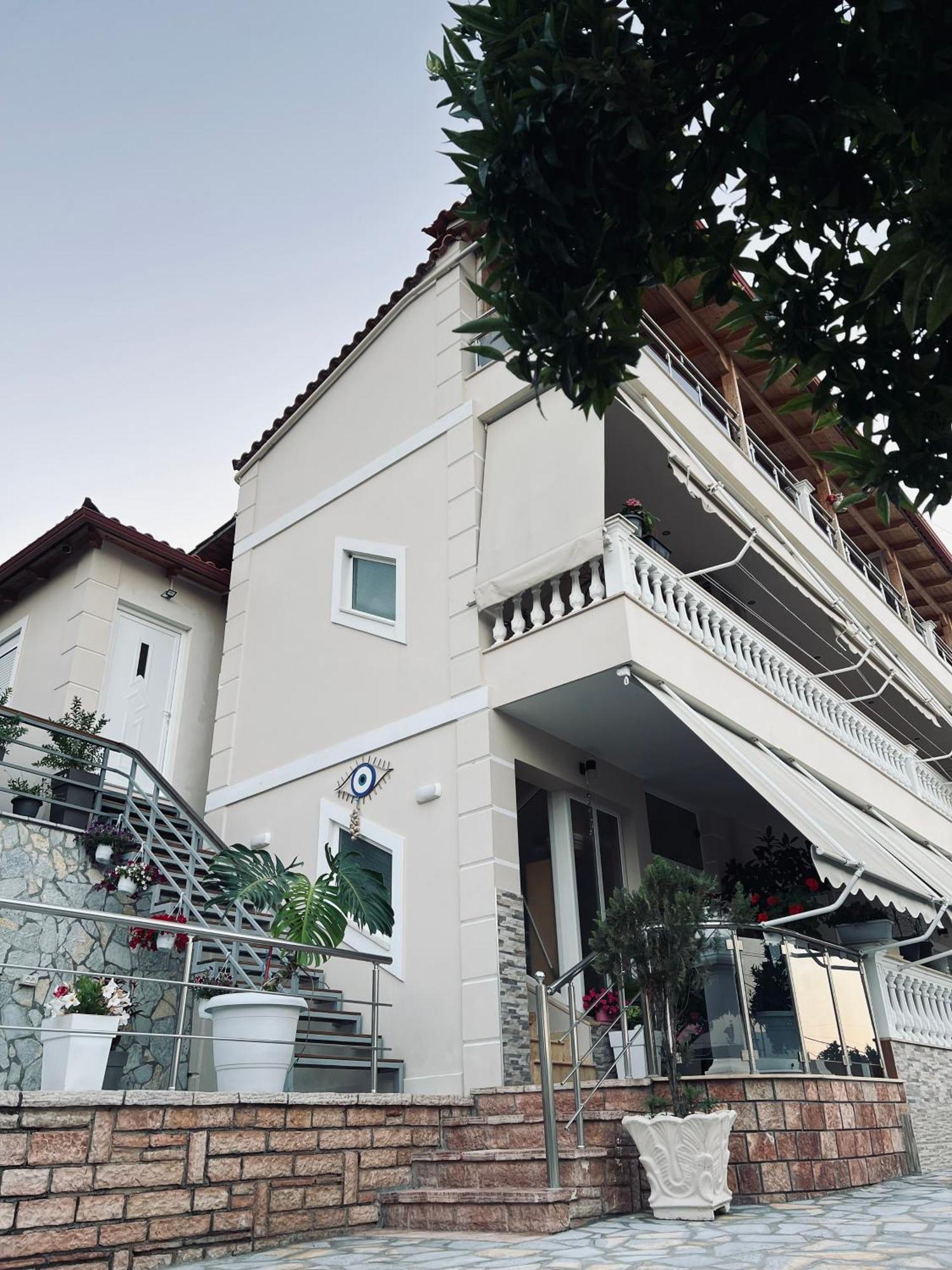 Amazing Familiar Apartments And Rooms Саранде Екстериор снимка