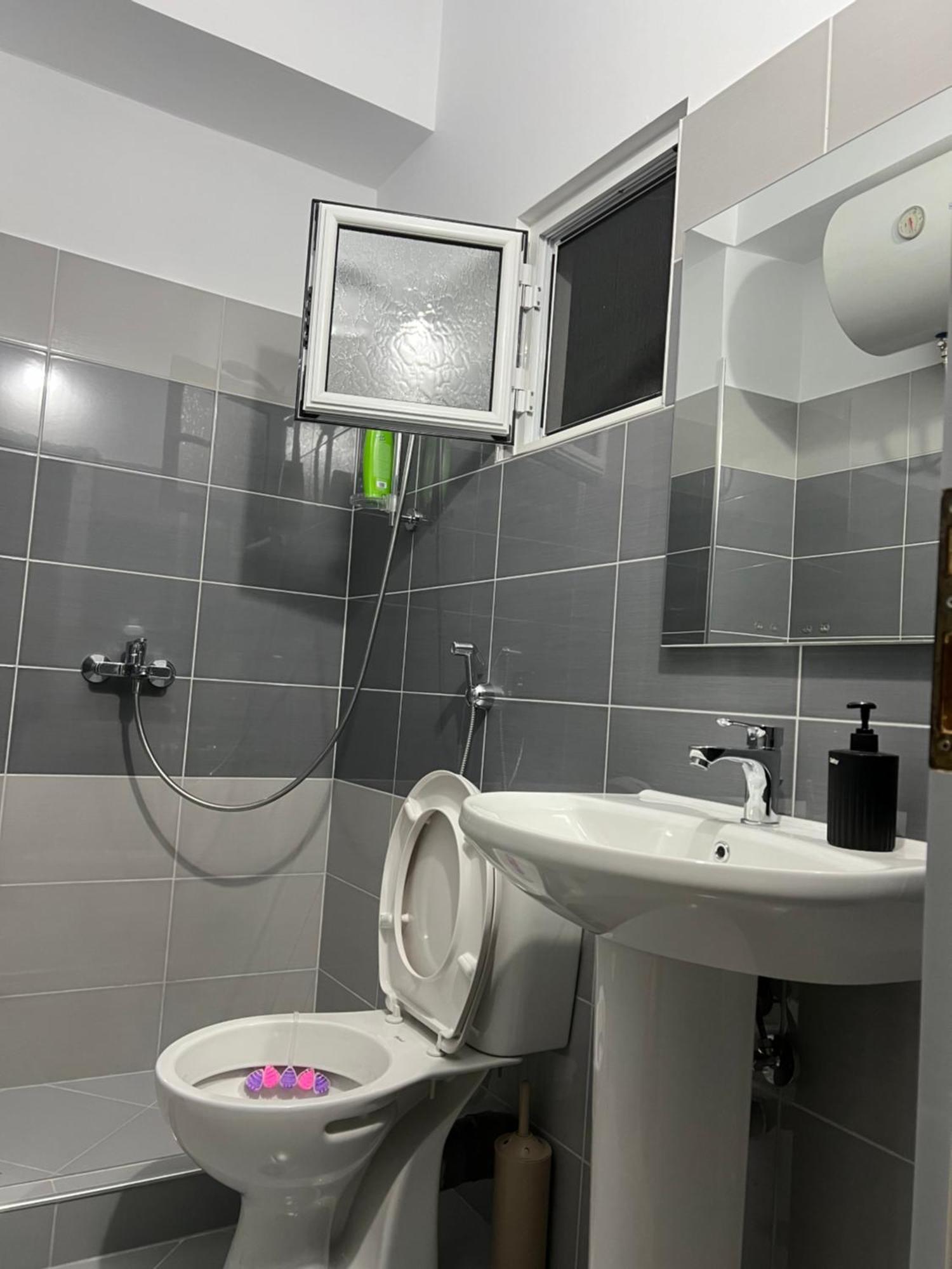 Amazing Familiar Apartments And Rooms Саранде Екстериор снимка