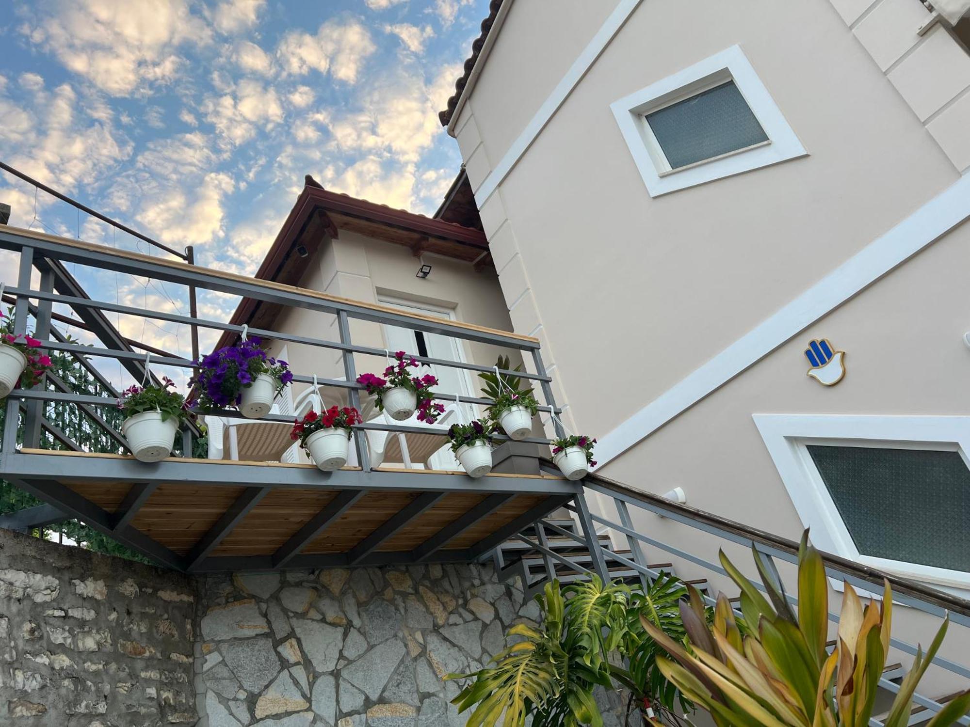 Amazing Familiar Apartments And Rooms Саранде Екстериор снимка